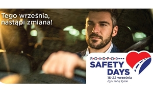 zdjęcie przedstawia mężczyznę siedzącego za kierownicą samochodu w dolnym prawym rogu napis road safety days