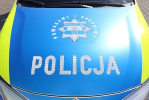 zdjęcie maski radiowozu z napisem policja